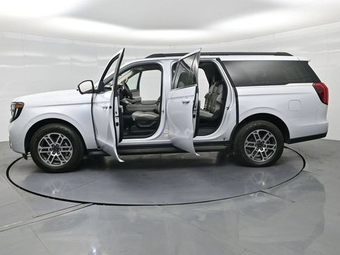Used 2025 Ford Expedition Max Active AWD/4WD image 42