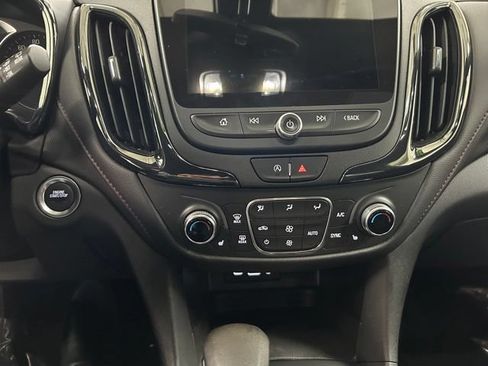Used 2022 Chevrolet Equinox RS w/ Infotainment Package AWD/4WD image 19