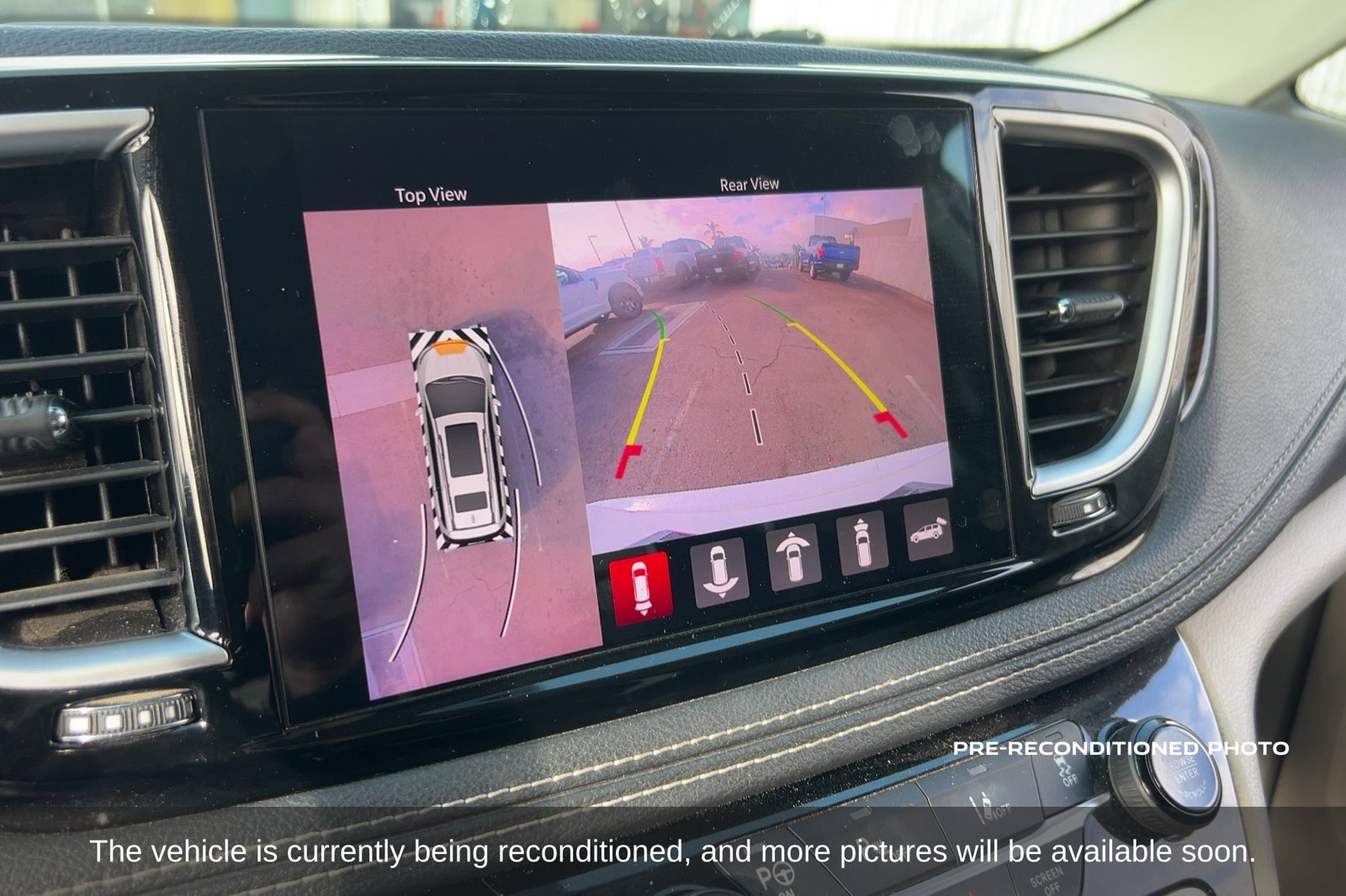 Used 2022 Chrysler Pacifica Limited FWD image 17