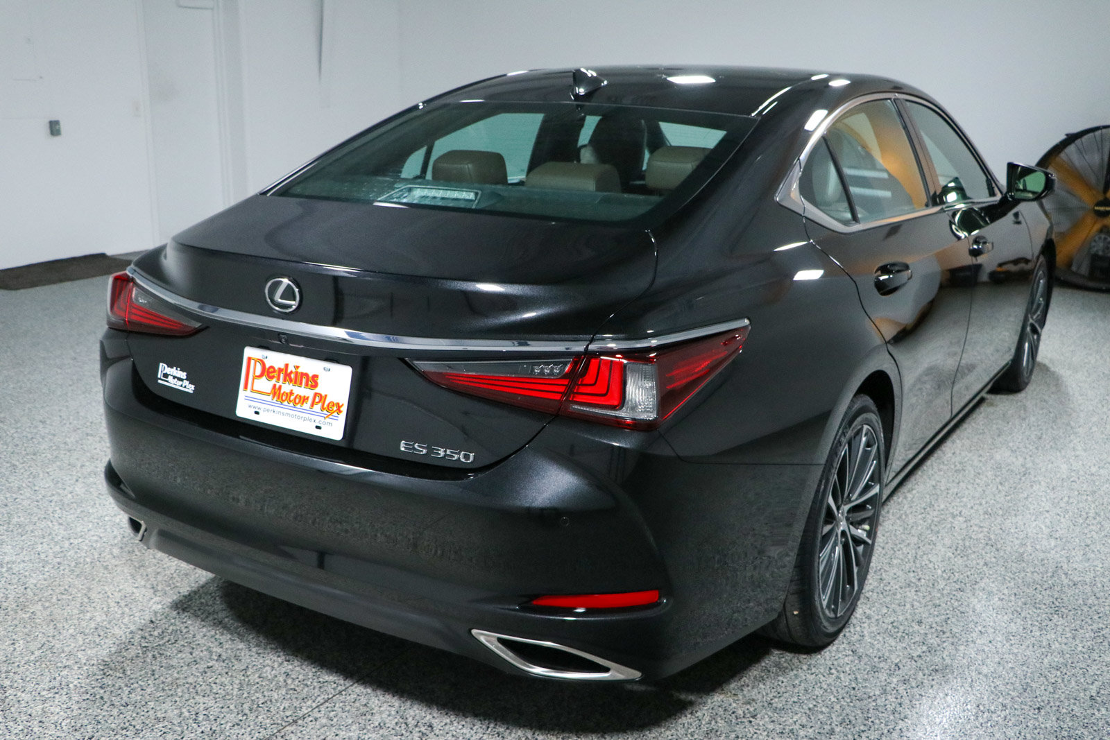 Used 2024 Lexus ES 350 w/ Premium Package FWD image 7