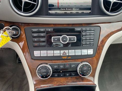 Used 2015 Mercedes-Benz SL 550 image 18