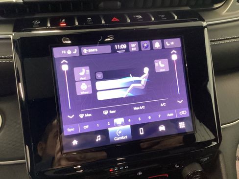 New 2025 Jeep Grand Cherokee Altitude image 28