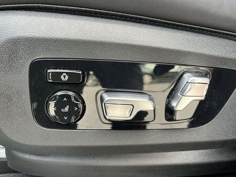 Used 2025 BMW X7 M60i image 12