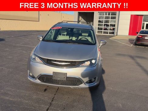 Used 2017 Chrysler Pacifica Touring-L w/ 13 Speaker Alpine Sound Group image 3