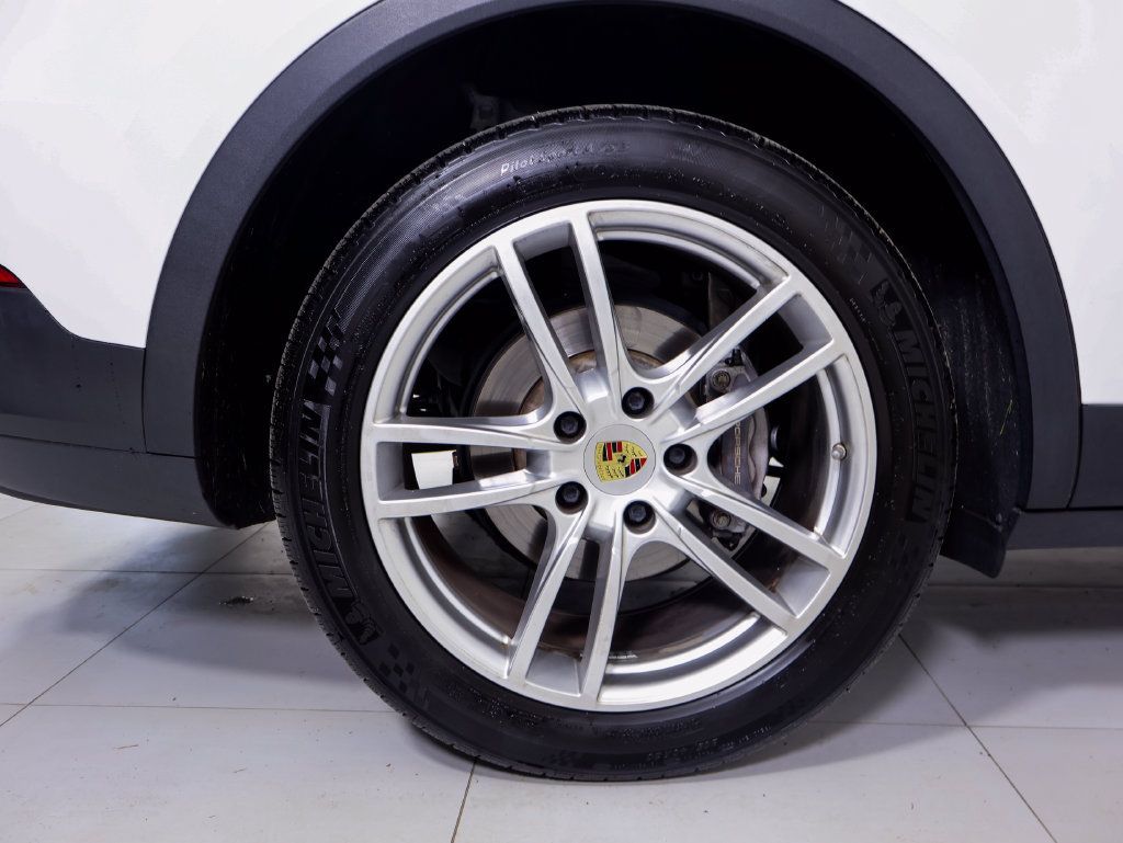 Certified 2022 Porsche Cayenne AWD/4WD image 31
