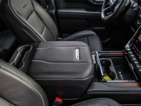 Certified 2025 GMC Yukon Denali image 21