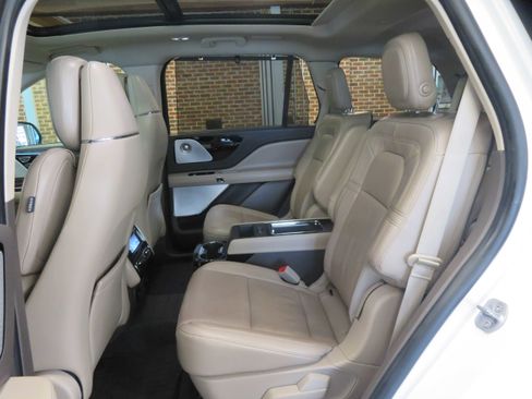 Used 2020 Lincoln Aviator Reserve w/ Equipment Group 202A image 19
