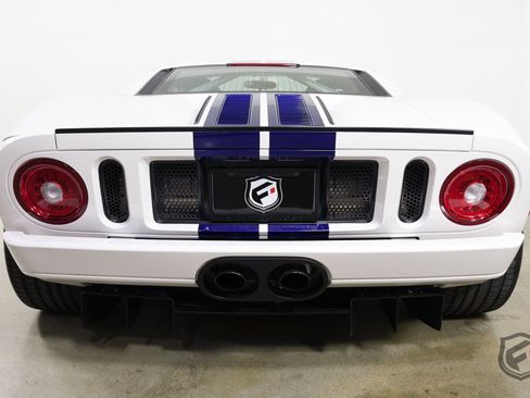 Used 2005 Ford GT image 9