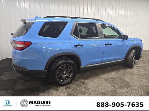 Used 2024 Honda Pilot TrailSport image 3