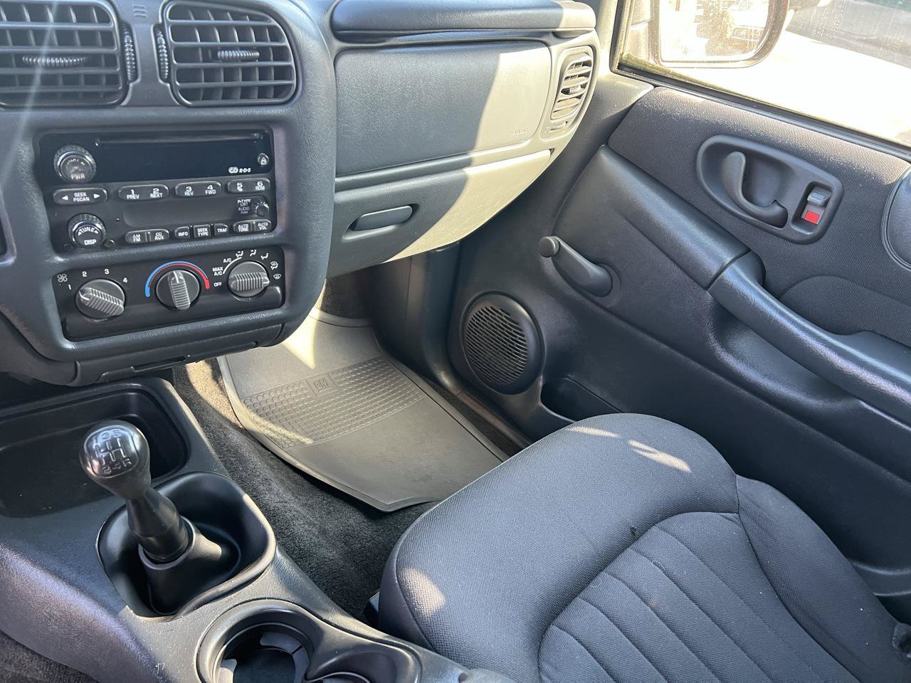 Used 2003 Chevrolet S10 Pickup LS w/ LS Preferred Equipment Group AWD/4WD image 9