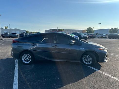 Used 2021 Toyota Prius Prime Limited w/ Carpet Mat Package (TMS) FWD image 12