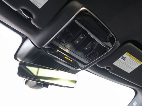 Used 2023 Land Rover Range Rover SE image 24