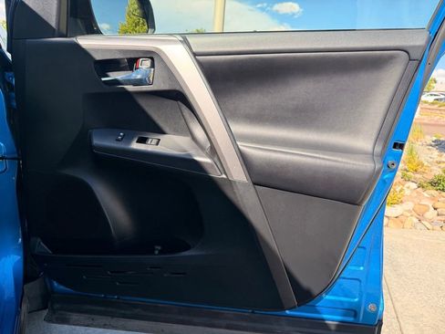 Used 2017 Toyota RAV4 AWD Hybrid image 30