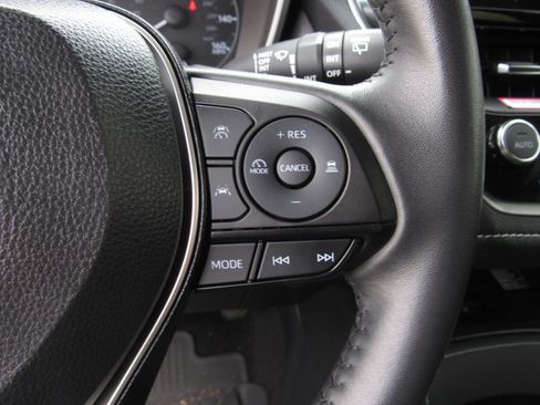 Used 2025 Toyota Corolla SE w/ SE Package image 23