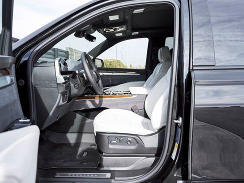 Used 2026 Cadillac Escalade Platinum Sport w/ LPO, Floor Liner Package image 32