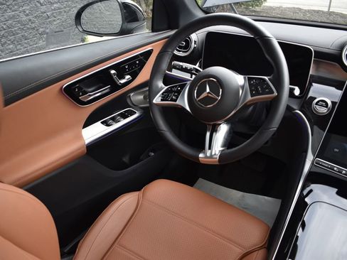 Used 2025 Mercedes-Benz GLC 350e 4MATIC image 27