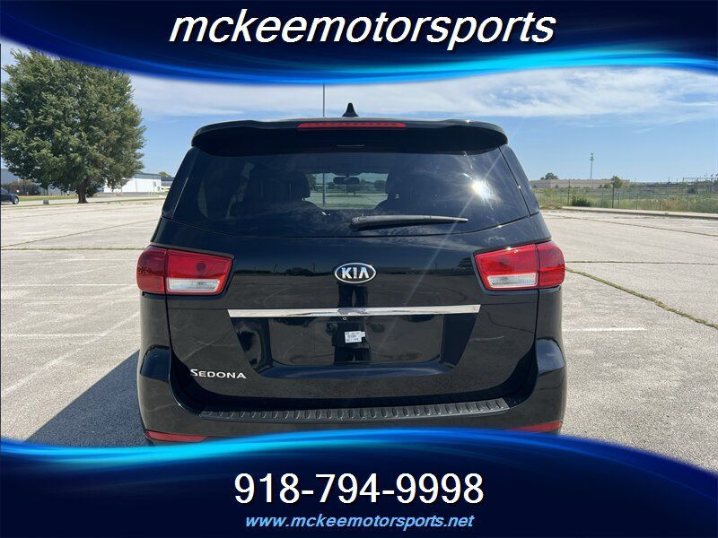 Used 2016 Kia Sedona L FWD image 4