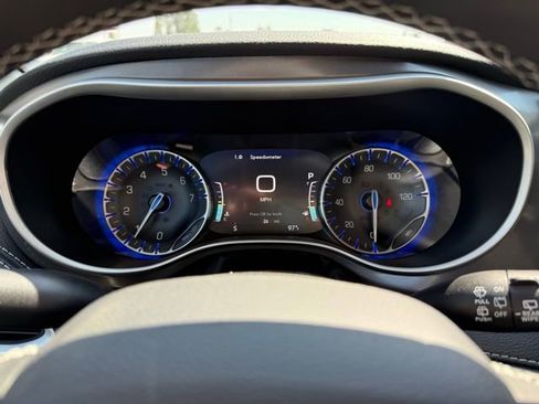New 2026 Chrysler Pacifica Select image 15