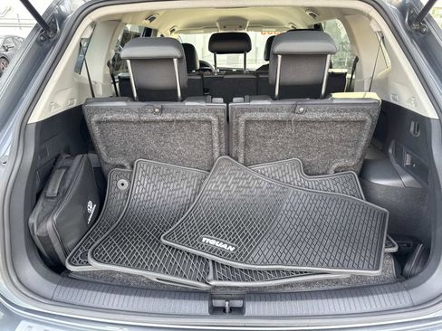 Certified 2023 Volkswagen Tiguan SE image 5
