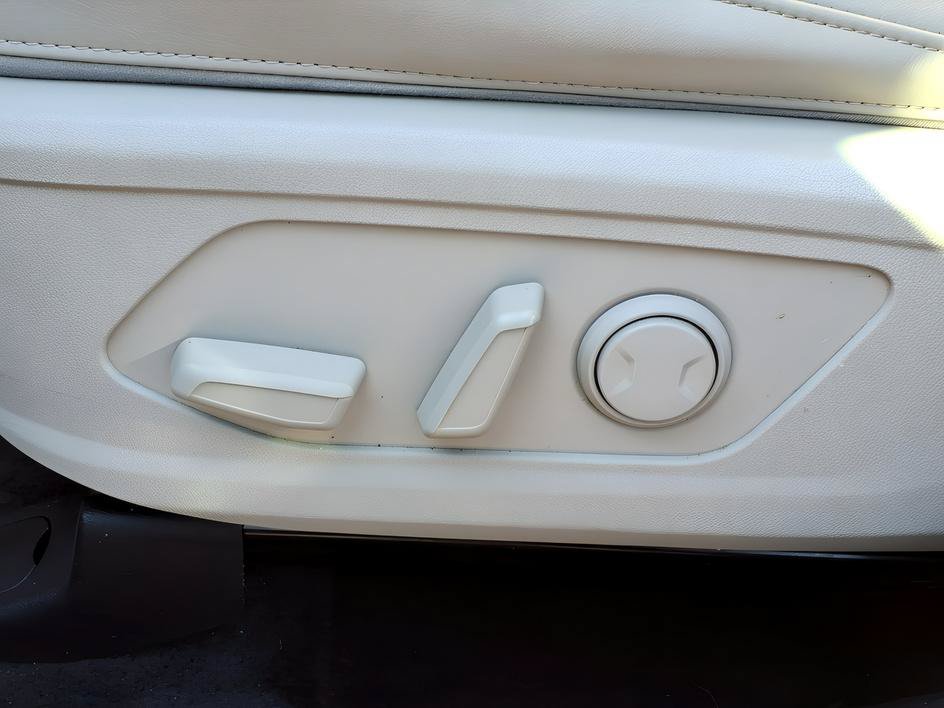 Used 2025 Kia Sorento S w/ Panoramic Sunroof Package FWD image 16