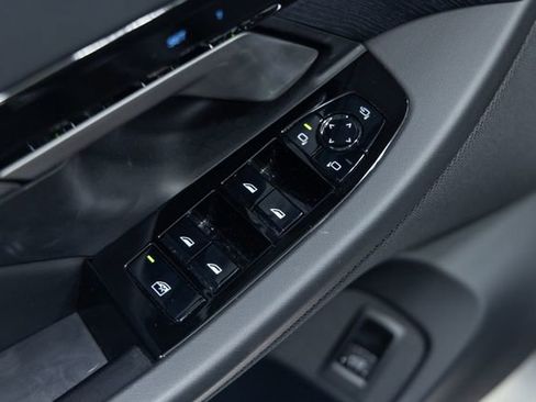 Used 2026 BMW 530i xDrive w/ Premium Package image 12