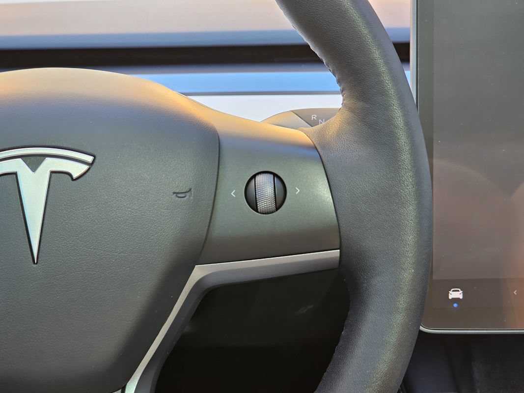 Used 2023 Tesla Model Y Long Range AWD/4WD image 21