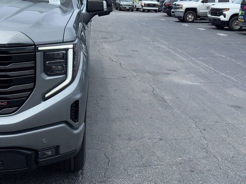 Used 2023 GMC Sierra 1500 AT4 w/ AT4 Premium Package AWD/4WD image 10