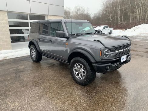 Used 2025 Ford Bronco Badlands image 9