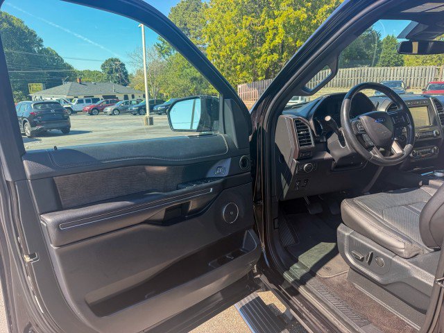 Used 2019 Ford Expedition Limited w/ Equipment Group 301A AWD/4WD image 15