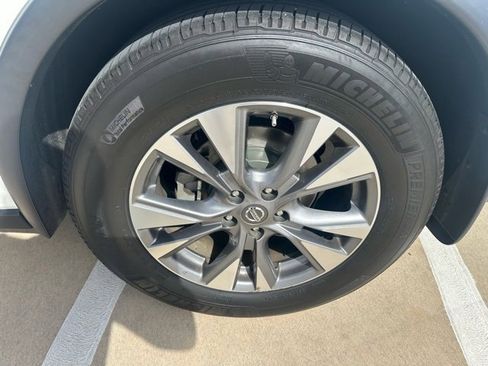 Used 2017 Nissan Murano SV w/ Premium Package image 13