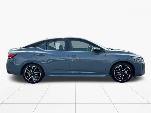 Used 2025 Nissan Sentra SR w/ SR Premium Package FWD image 7