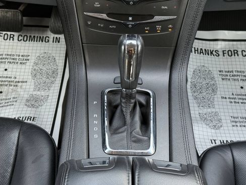 Used 2013 Lincoln MKT AWD image 18