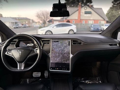 Used 2016 Tesla Model X Performance image 10