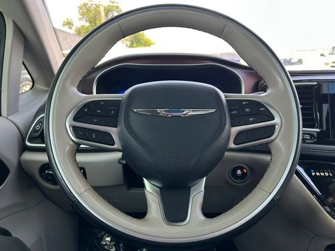 Used 2020 Chrysler Pacifica Limited FWD image 21