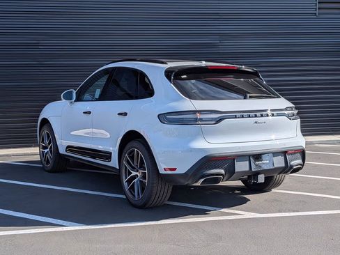 Certified 2025 Porsche Macan AWD/4WD image 3