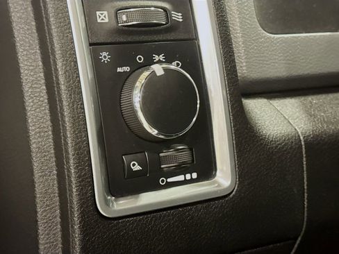 Used 2019 RAM 1500 Classic SLT image 12