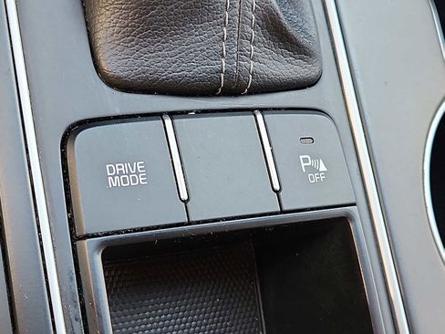 Used 2019 Kia Sorento LX w/ LX Convenience Package image 24