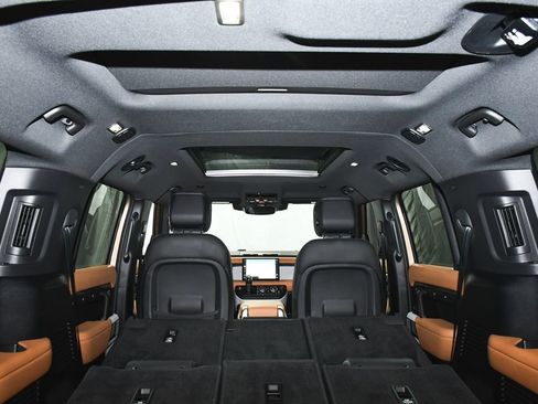 Used 2024 Land Rover Defender 130 X-Dynamic SE image 76