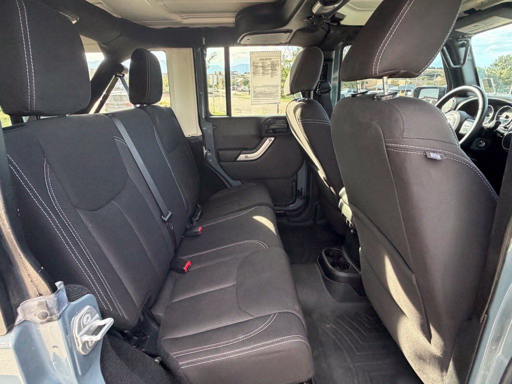 Used 2015 Jeep Wrangler Unlimited Rubicon w/ Connectivity Group AWD/4WD image 32