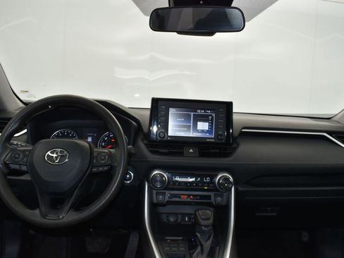 Used 2022 Toyota RAV4 XLE image 19