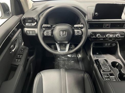 New 2025 Honda Pilot Touring image 22