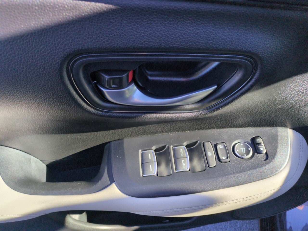 Used 2024 Honda HR-V EX-L image 12