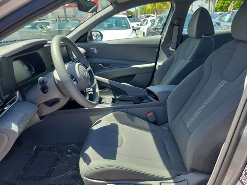Used 2026 Hyundai Elantra SE image 11