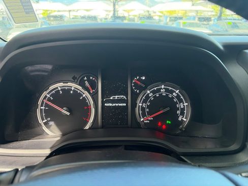 Used 2022 Toyota 4Runner Limited AWD/4WD image 32