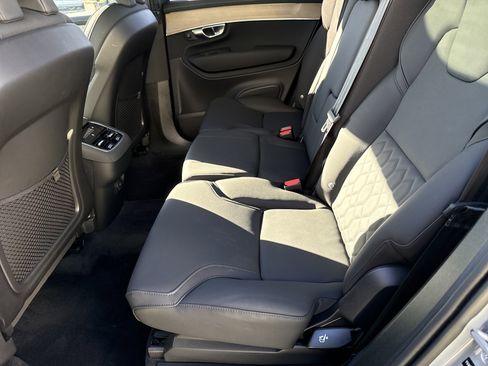 Used 2025 Volvo XC90 B6 Plus image 31