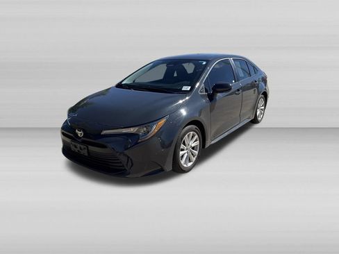 Used 2024 Toyota Corolla LE w/ LE Convenience Package FWD image 12