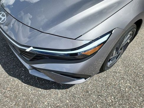New 2025 Hyundai Elantra SEL image 6