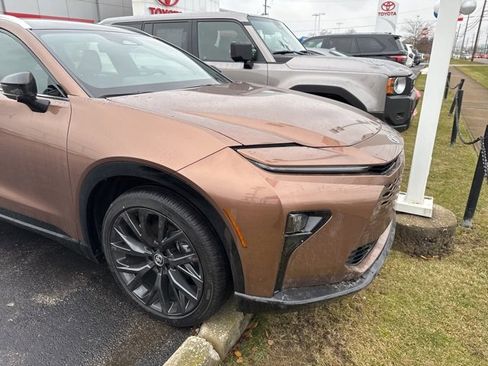 New 2025 Toyota Crown Signia image 7