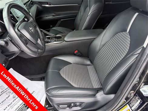 Used 2023 Toyota Camry SE image 16