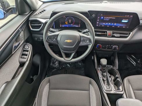 Used 2024 Chevrolet TrailBlazer LS w/ LS Convenience Package FWD image 16